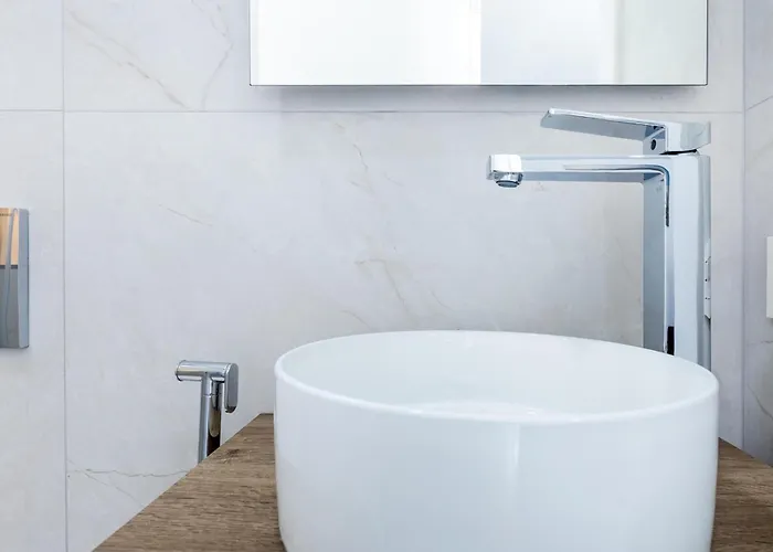 2 Charming In Americas Apartment