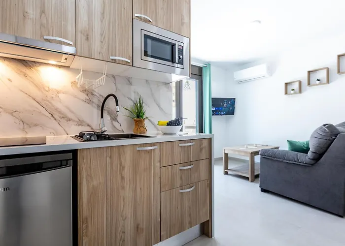 2 Charming In Americas Apartment